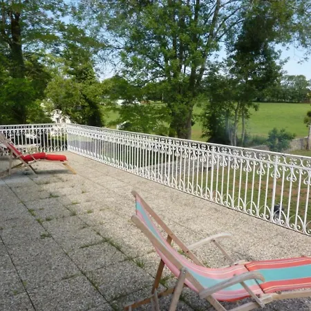 Maison De Caractere Renovee A Mauriac: 12 Pers, Jardin Clos, Cheminee, Proche Activites Nature - Fr-1-742-120 Mauriac (Cantal)