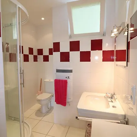 Prázdninový dům Maison De Caractere Renovee A Mauriac: 12 Pers, Jardin Clos, Cheminee, Proche Activites Nature - Fr-1-742-120