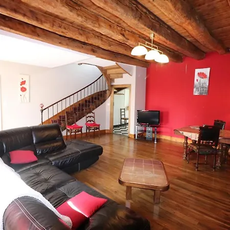 Maison De Caractere Renovee A Mauriac: 12 Pers, Jardin Clos, Cheminee, Proche Activites Nature - Fr-1-742-120 * Mauriac (Cantal)