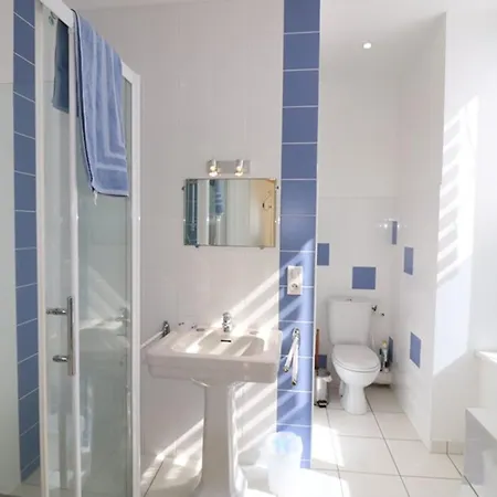 Prázdninový dům Maison De Caractere Renovee A Mauriac: 12 Pers, Jardin Clos, Cheminee, Proche Activites Nature - Fr-1-742-120